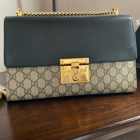 Gucci Handbags - Gucci purse / carried only a week